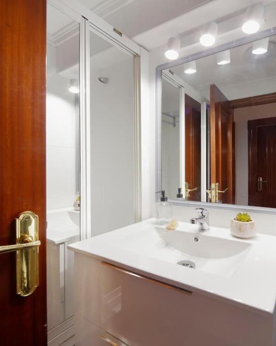 Apartamento Maura 2 Dormitorios Oviedo Dış mekan fotoğraf